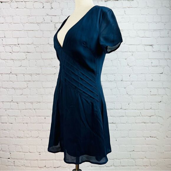NEW with Tags Tobi Navy Plunge V-Neck Short Sleeve Mini Skater Dress - Picture 2 of 13